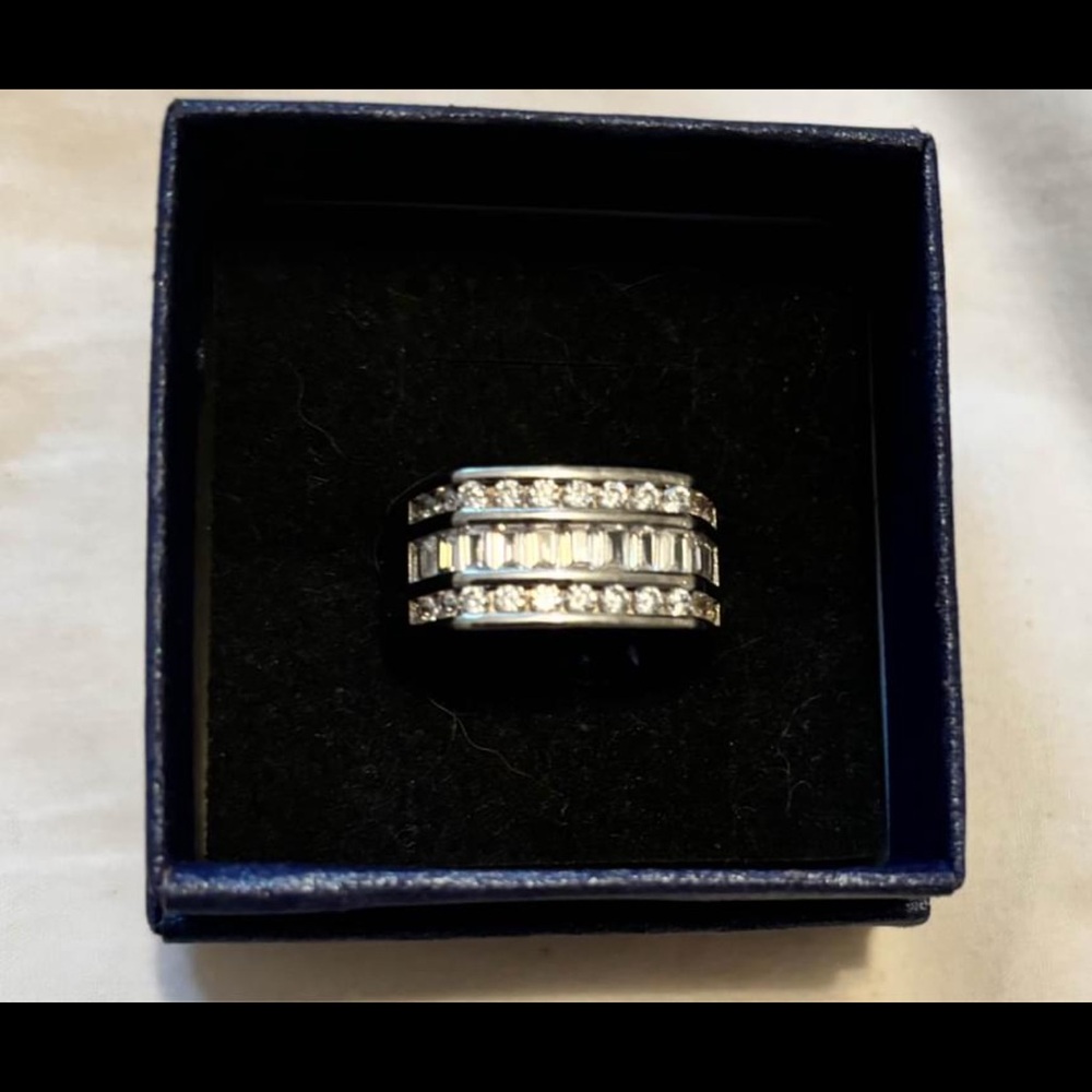 Mens Ring size 7 .925 Sterling Silver